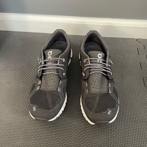 On Cloud Women’s running sneakers